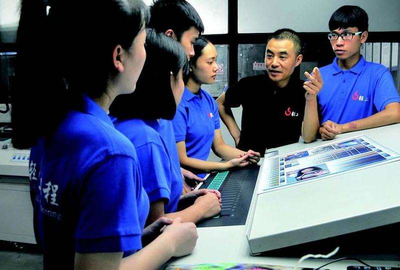传奇合击私服攻略：角色选择、装备培养与团队合作【详解】
